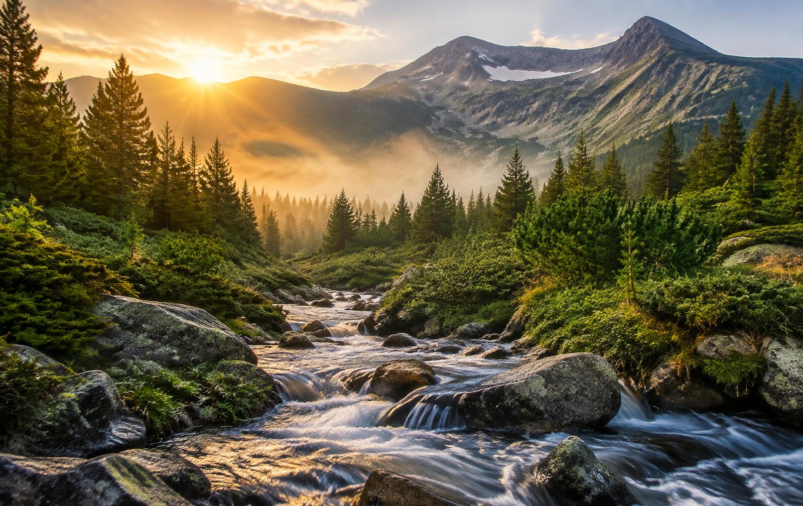Montagnes et source en Bulgarie